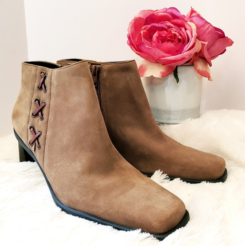 EITIENNE AIGNER ANKLE BOOTS SUEDE TAN SZ 8 LEATHER